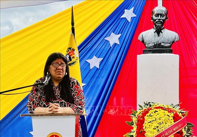 Thứ trưởng Ngoại giao Venezuela Tatiana Pugh phát biểu tại sự kiện. Ảnh: TTXVN phát