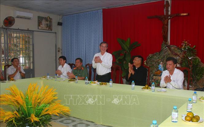 Quang cảnh buổi thăm, tặng quà giáo xứ Vị Tín, phường Vị Tân (Cần Thơ) nhân dịp Giáng sinh 2025. Ảnh: Duy Khương – TTXVN