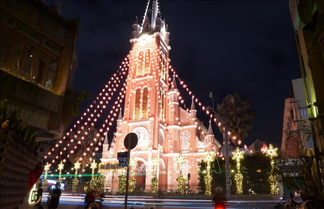 Tan Dinh Church (Church of the Sacred Heart of Jesus) is decorated with colourful star-shaped lights. VNA Photo