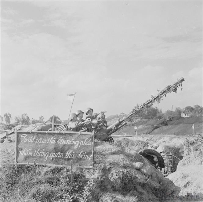 Bộ đội cao xạ Hà Bắc không ngừng luyện tập, nâng cao sức mạnh chiến đấu, quyết tâm bắn rơi tại chỗ nhiều máy bay Mỹ ngay từ loạt đạn đầu. Ảnh: Văn Thượng – TTXVN