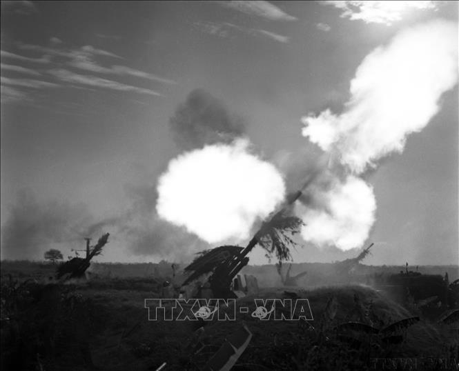 Lực lượng pháo phòng không nổ súng quyết liệt đánh trả máy bay Mỹ, bảo vệ Hà Nội ngay từ những ngày đầu trong trận 12 ngày đêm tháng 12/1972. Ảnh: TTXVN