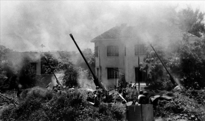 Đại đội 4 pháo cao xạ bảo vệ Thủ đô nổ súng trừng trị máy bay Mỹ. Ảnh: Văn Bảo - TTXVN