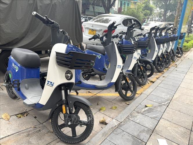 Suitable for short trips of 1–5 km, electric bicycles can effectively complement buses and urban railways, helping to build a modern, multimodal transport network and significantly reduce private vehicle use. VNA Photo: Quốc Lũy 