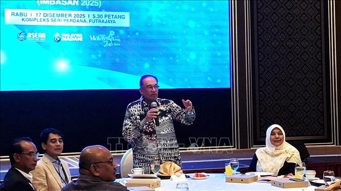 Thủ tướng Malaysia Anwar Ibrahim phát biểu tại buổi tiếp các nhà báo nhân dịp cuối năm, tại Phủ Thủ tướng ở thành phố Putrajaya. Ảnh: Bùi Hoàn-PV TTXVN tại Malaysia