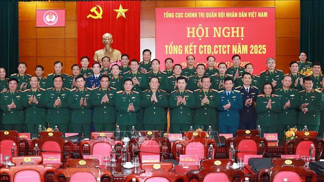  Đại tướng Nguyễn Trọng Nghĩa, Chủ nhiệm Tổng cục Chính trị QĐND Việt Nam và các đại biểu dự hội nghị. Ảnh: Trọng Đức - TTXVN