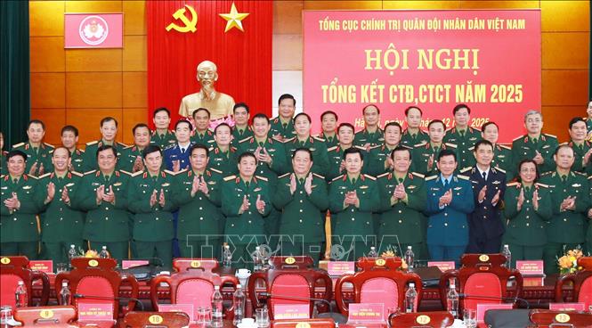  Đại tướng Nguyễn Trọng Nghĩa, Chủ nhiệm Tổng cục Chính trị QĐND Việt Nam và các đại biểu dự hội nghị. Ảnh: Trọng Đức - TTXVN