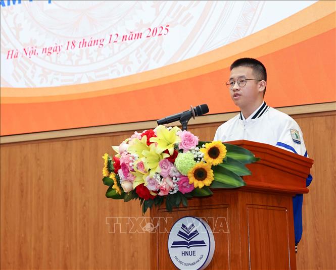 Đại diện học sinh phát biểu thể hiện quyết tâm chinh phục kỳ thi. Ảnh: Thanh Tùng - TTXVN