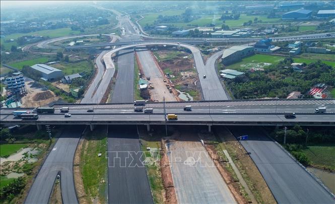 Tuyến Vành đai 3 Thành phố Hồ Chí Minh, đoạn qua tỉnh Tây Ninh đang dần hoàn thiện, góp phần tăng cường kết nối giao thông vùng kinh tế trọng điểm phía Nam. Ảnh: Giang Phương – TTXVN