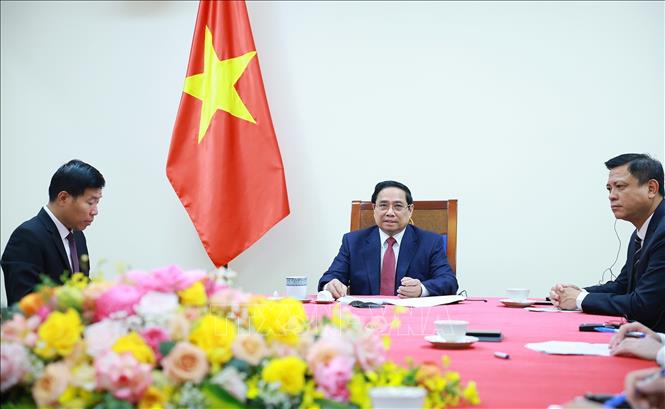 Thủ tướng Phạm Minh Chính điện đàm với Thủ tướng Singapore Lawrence Wong. Ảnh: Dương Giang-TTXVN