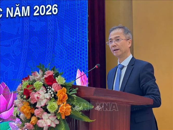 Phó Chủ tịch Viện Hàn lâm Khoa học Xã hội Việt Nam, Giáo sư, Tiến sĩ  Đặng Xuân Thanh báo cáo kết quả công tác năm 2025 của Viện Hàn lâm. Ảnh: Thanh Hương - TTXVN