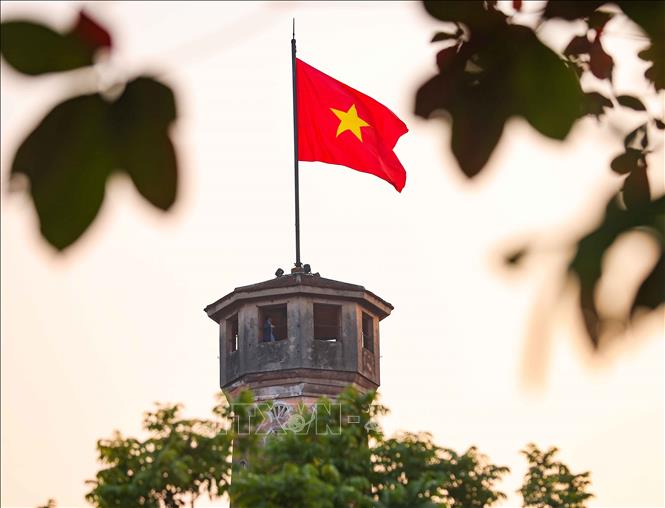 Cột cờ Hà Nội sừng sững cùng thời gian đã là chứng nhân của những thời khắc lịch sử quan trọng, nơi in dấu tinh thần kháng chiến, ý chí độc lập và khát vọng tự do của Nhân dân Hà Nội nói riêng, cả nước nói chung. Ảnh: Thanh Tùng - TTXVN 