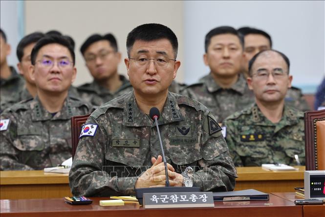 Ông Park An-su, từng là Tư lệnh quân đội Hàn Quốc, trong phiên điều trần tại Quốc hội liên quan đến lệnh thiết quân luật của Tổng thống Yoon Suk Yeol, ở Seoul, ngày 10/12/2024. Ảnh: YONHAP/TTXVN 