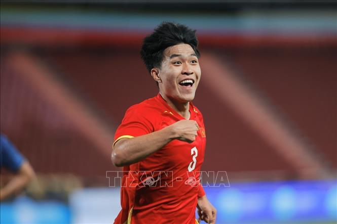 Cầu thủ Lý Đức (số 3, Việt Nam) ăn mừng bàn thắng thứ hai của đội tuyển U22 Việt Nam. Ảnh: Minh Quyết - PV TTXVN tại Thái Lan