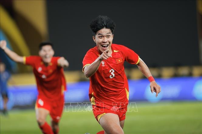 Player Ly Duc (number 3, Vietnam) celebrates the second goal of the Vietnam U22 team. VNA Photo: Minh Quyết