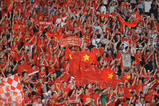 Vietnamese fans in Thailand cheer for the national team. VNA Photo: Minh Quyết