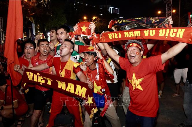 Ho Chi Minh city fans cheer as Vietnam team scores the 2nd goal for the team. VNA Photo 