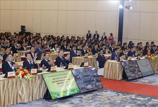 Tổng Bí thư Tô Lâm và lãnh đạo Đảng, Nhà nước dự Hội nghị toàn quốc tổng kết công tác Tuyên giáo và Dân vận năm 2025, triển khai nhiệm vụ năm 2026. Ảnh: Thống Nhất - TTXVN