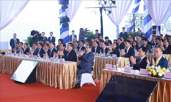 Thủ tướng Phạm Minh Chính và các đại biểu dự khởi công Dự án đầu tư xây dựng Khu đô thị thể thao Olympic, Hà Nội. Ảnh: Dương Giang-TTXVN
