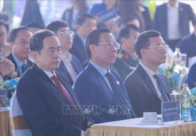 Chủ tịch Quốc hội Trần Thanh Mẫn và các đại biểu dự lễ khởi công Dự án. Ảnh: Phan Phương -  TTXVN