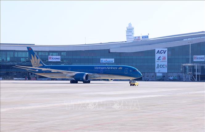 Máy bay Boeing 787 Dreamliner mang số hiệu VN1 của Hãng hàng không quốc gia Việt Nam (Vietnam Airlines) hạ cánh xuống đường băng số 1 sân bay quốc tế Long Thành. sáng 19/12. Ảnh: Quốc Khánh - TTXVN