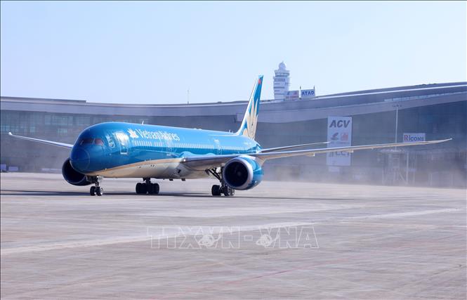 Máy bay Boeing 787 Dreamliner mang số hiệu VN1 của Hãng hàng không quốc gia Việt Nam (Vietnam Airlines) hạ cánh xuống đường băng số 1 sân bay quốc tế Long Thành. sáng 19/12. Ảnh: Quốc Khánh - TTXVN