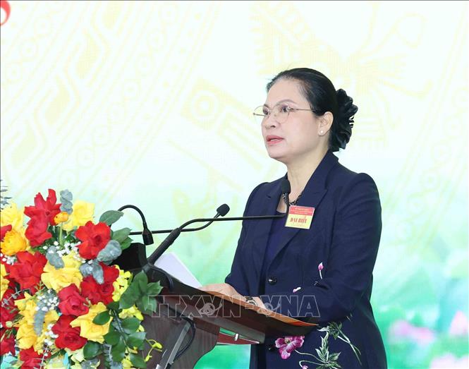 Đồng chí Hà Thị Nga, Uỷ viên Trung ương Đảng, Phó Chủ tịch Uỷ ban Trung ương Mặt trận Tổ quốc Việt Nam trình bày tham luận tại hội nghị. Ảnh: Phương Hoa - TTXVN