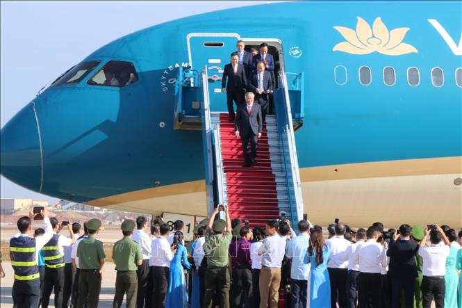 Deputy PM Nguyen Hoa Binh and representatives of ministries and agencies take the first official flight landing at the Long Thanh International Airport in Dong Nai province. VNA Photo