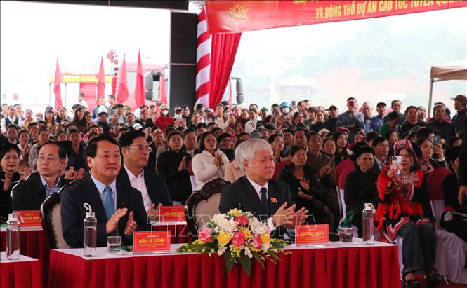 Đồng chí Đỗ Văn Chiến, Ủy viên Bộ Chính trị, Phó Chủ tịch Thường trực Quốc hội, dự lễ thông xe. Ảnh: Đức Thọ - TTXVN