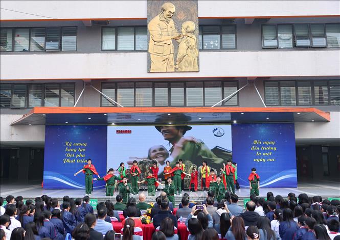 Nhân dịp kỷ niệm 81 năm thành lập Quân đội Nhân dân Việt Nam (22/12/1944 - 22/12/2025), sáng 19/12/2025, trường THCS Trần Duy Hưng, phường Yên Hòa (Hà Nội) tổ chức chương trình 