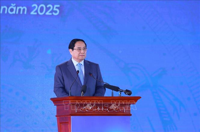 Thủ tướng Phạm Minh Chính phát lệnh khởi công, khánh thành, thông xe kỹ thuật các công trình, dự án. Ảnh: Dương Giang-TTXVN
