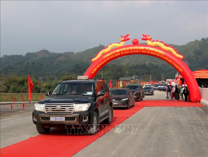 Lễ thông xe kỹ thuật cao tốc Tuyên Quang - Hà Giang. Ảnh: Đức Thọ - TTXVN. 