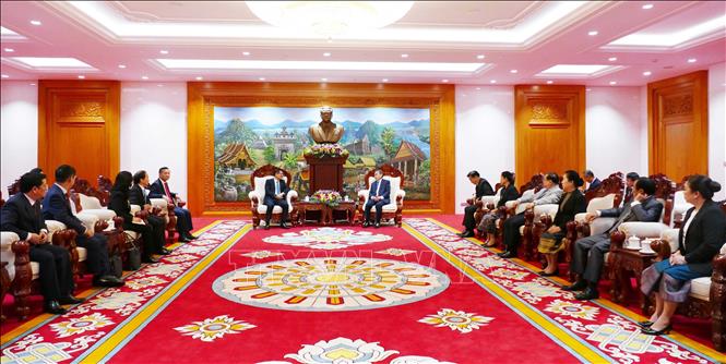 Chủ tịch Quốc hội Lào Saysomphone Phomvihane tiếp Viện trưởng Viện Kiểm sát nhân dân tối cao Việt Nam Nguyễn Huy Tiến và Đoàn đến chào xã giao. Ảnh: Xuân Tú - PV TTXVN tại Lào