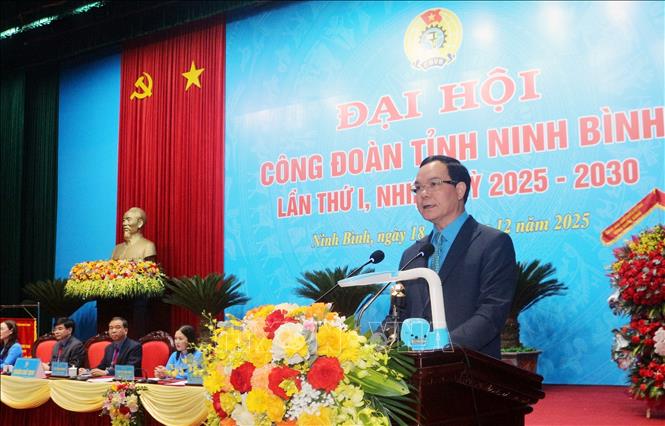 Ông Nguyễn Đình Khang, Phó Chủ tịch Ủy ban Trung ương MTTQ Việt Nam, Chủ tịch Tổng Liên đoàn lao động Việt Nam phát biểu tại Đại hội. Ảnh: Nguyễn Chinh - TTXVN