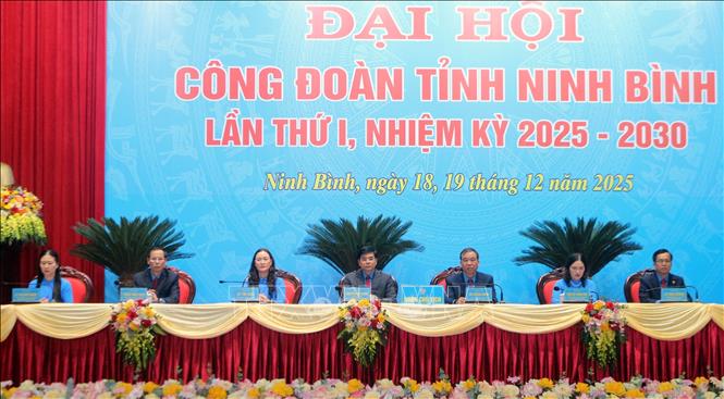 Đoàn Chủ tịch điều hành Đại hội. Ảnh: Nguyễn Chinh - TTXVN