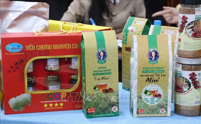 Các sản phẩm tham gia Chương trình mỗi xã một sản phẩm tại buổi hội nghị đánh giá. Ảnh: Huyền Trang - TTXVN