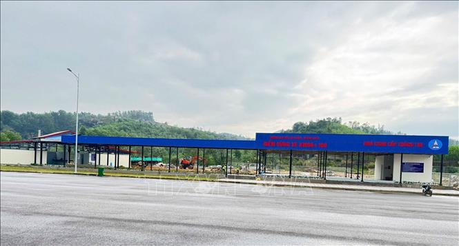 Đây là điểm dừng xe đầu tiên chính thức vận hành trên toàn tuyến cao tốc Đà Nẵng- Quảng Ngãi. Ảnh: Đoàn Hữu Trung-TTXVN