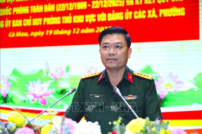 Đại tá Võ Thành Lê, Chính ủy Bộ CHQS tỉnh Cà Mau phát biểu tại buổi gặp mặt. Ảnh: Chanh Đa-TTXVN