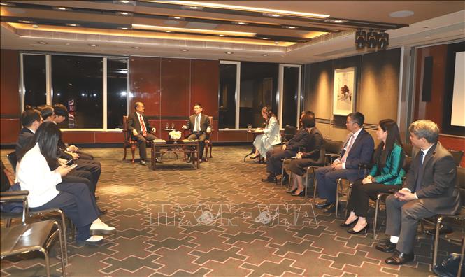 Phó Thủ tướng Hồ Đức Phớc tiếp Chủ tịch Tập đoàn Sunwah và Quỹ đầu tư Vina Capital Jonnathan Choi. Ảnh: Xuân Vịnh - PV TTXVN tại Hong Kong