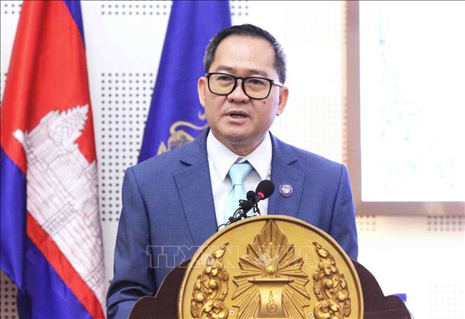 Ông Puy Kea, Chủ tịch Câu lạc bộ các nhà báo Campuchia phát biểu tại diễn đàn. Ảnh: Hoàng Minh - PV TTXVN tại Campuchia 