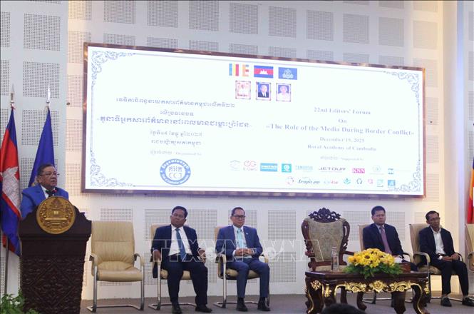 Quang cảnh diễn đàn biên tập viên báo chí Campuchia lần thứ 22 xoay quanh chủ đề “vai trò của nhà báo trong xung đột biên giới”. Ảnh: Hoàng Minh - PV TTXVN tại Campuchia 