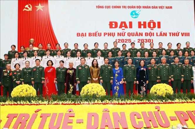 Đại tướng Phan Văn Giang và các đại biểu. Ảnh: Trọng Đức - TTXVN
