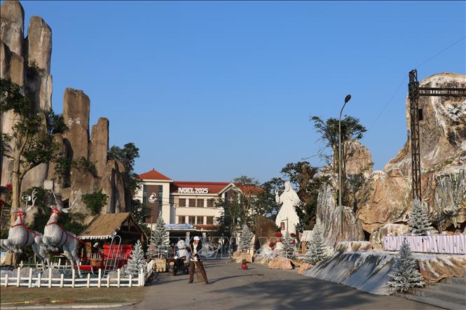 Rộn ràng không khí giáng sinh tại Giáo phận Hà Tĩnh. Ảnh: Hoàng Ngà - TTXVN