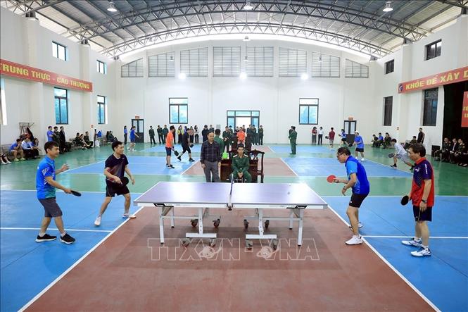 Giao lưu bóng bàn và pickerball giữa hai đơn vị. Ảnh: Tuấn Anh - TTXVN