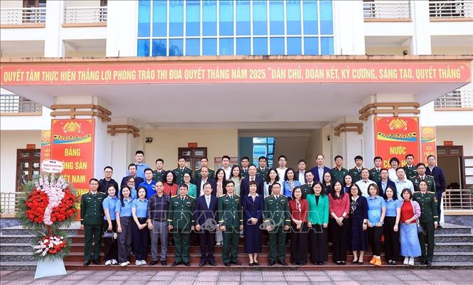 Các đại biểu chụp ảnh chung. Ảnh: Tuấn Anh - TTXVN