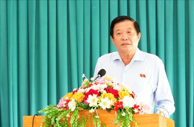 Phó Trưởng Ban Nội chính Trung ương Bùi Văn Nghiêm phát biểu tại buổi tiếp xúc cử tri xã An Bình, tỉnh Vĩnh Long. Ảnh: Lê Thúy Hằng – TTXVN.