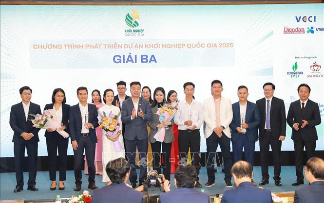 Trao giải cho các Dự án Khởi nghiệp quốc gia 2025. Ảnh: Ảnh: Khánh Hoà - TTXVN 