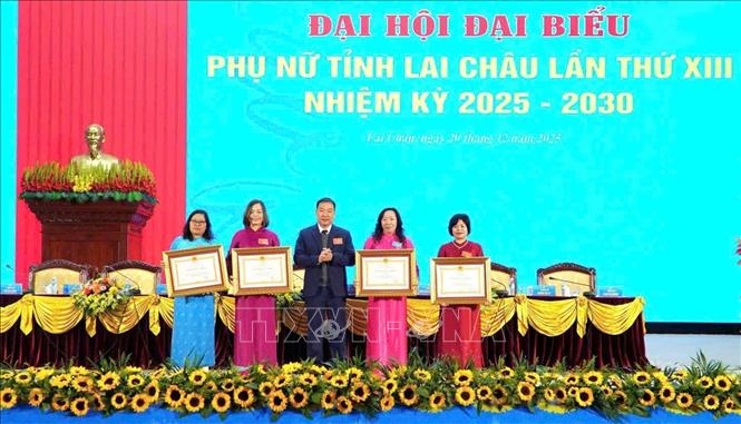 4 cá nhân được Chủ tịch nước tặng Huân chương Lao động hạng Ba vì có thành tích xuất sắc trong công tác Hội. Ảnh: Nguyễn Oanh-TTXVN