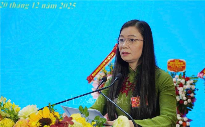 Bà Nguyễn Thị Thu Hiền, Phó Chủ tịch Hội Liên hiệp Phụ nữ Việt Nam phát biểu tại đại hội. Ảnh: Nguyễn Oanh-TTXVN.