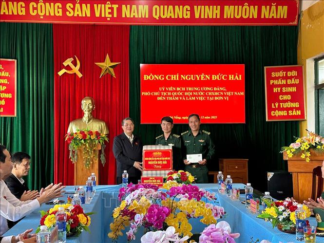 Phó Chủ tịch Quốc hội Nguyễn Đức Hải thăm và làm việc với Đồn Biên phòng Ga Ry (xã biên giới Hùng Sơn, thành phố Đà Nẵng). Ảnh: Khoa Chương - TTXVN