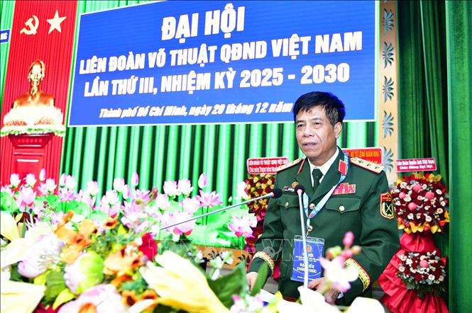 Thượng tướng Nguyễn Văn Nghĩa, nguyên Phó Tổng Tham mưu trưởng QĐND Việt Nam, Chủ tịch Liên đoàn võ thuật QĐND Việt Nam, nhiệm kỳ 2016 - 2025 phát biểu tại Đại hội. Ảnh: Xuân Khu-TTXVN